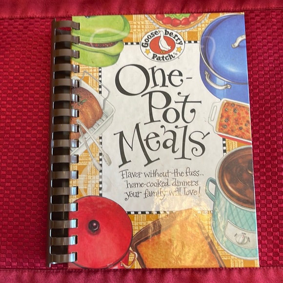 Cookbook space one pot meals gooseberry patch-skillet casserole slow cooker book - Picture 1 of 5